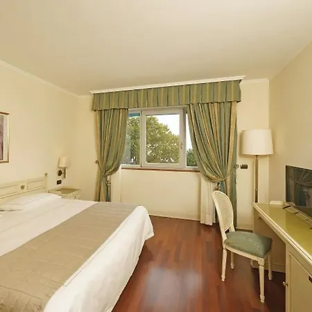 Savoy Palace Otel Gardone Riviera