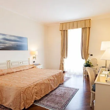Savoy Palace Otel 4*