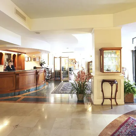 Savoy Palace Otel Gardone Riviera