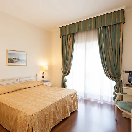 Savoy Palace Otel 4*