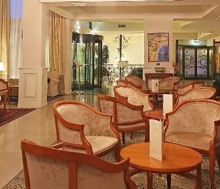 Savoy Palace Otel Gardone Riviera