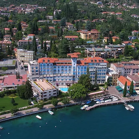 Savoy Palace Otel Gardone Riviera