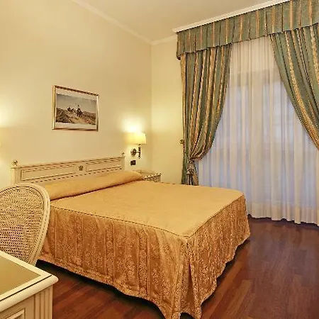 Savoy Palace Otel Gardone Riviera